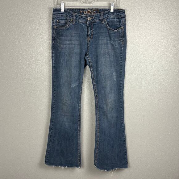 RUE 21 Cotton Spandex Blend Size 11/12 Medium Wash Blue Curvy Bootcut Jeans - Picture 2 of 7